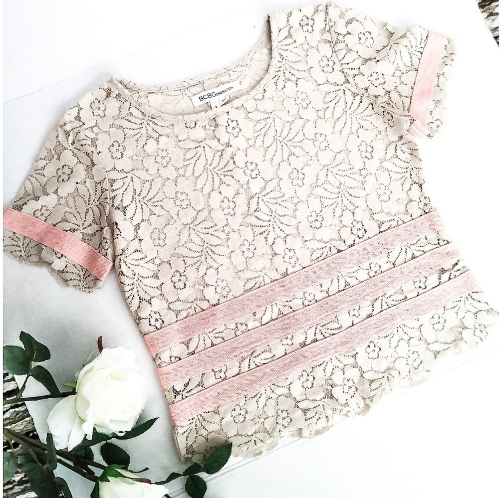 BCBGeneration Cropped Banded Lace Tpp